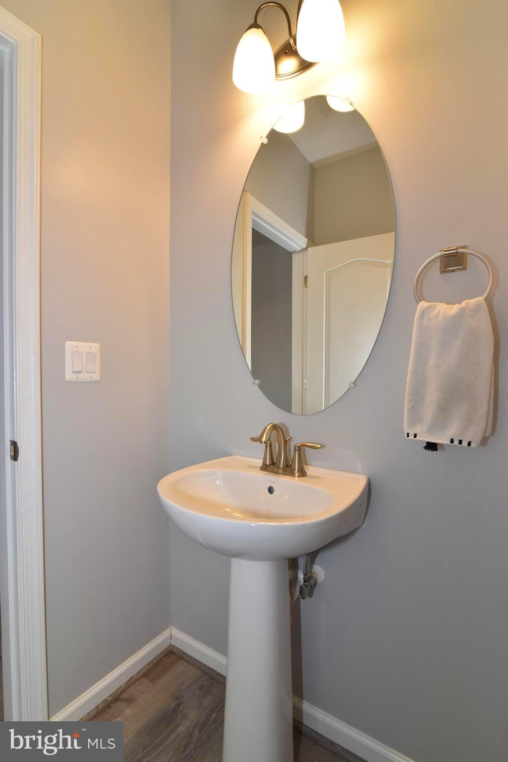 42594 Sunset Ridge Square, Unit 42594 Ashburn, VA 20148 - Photo 18 of 41 The main level half-bath