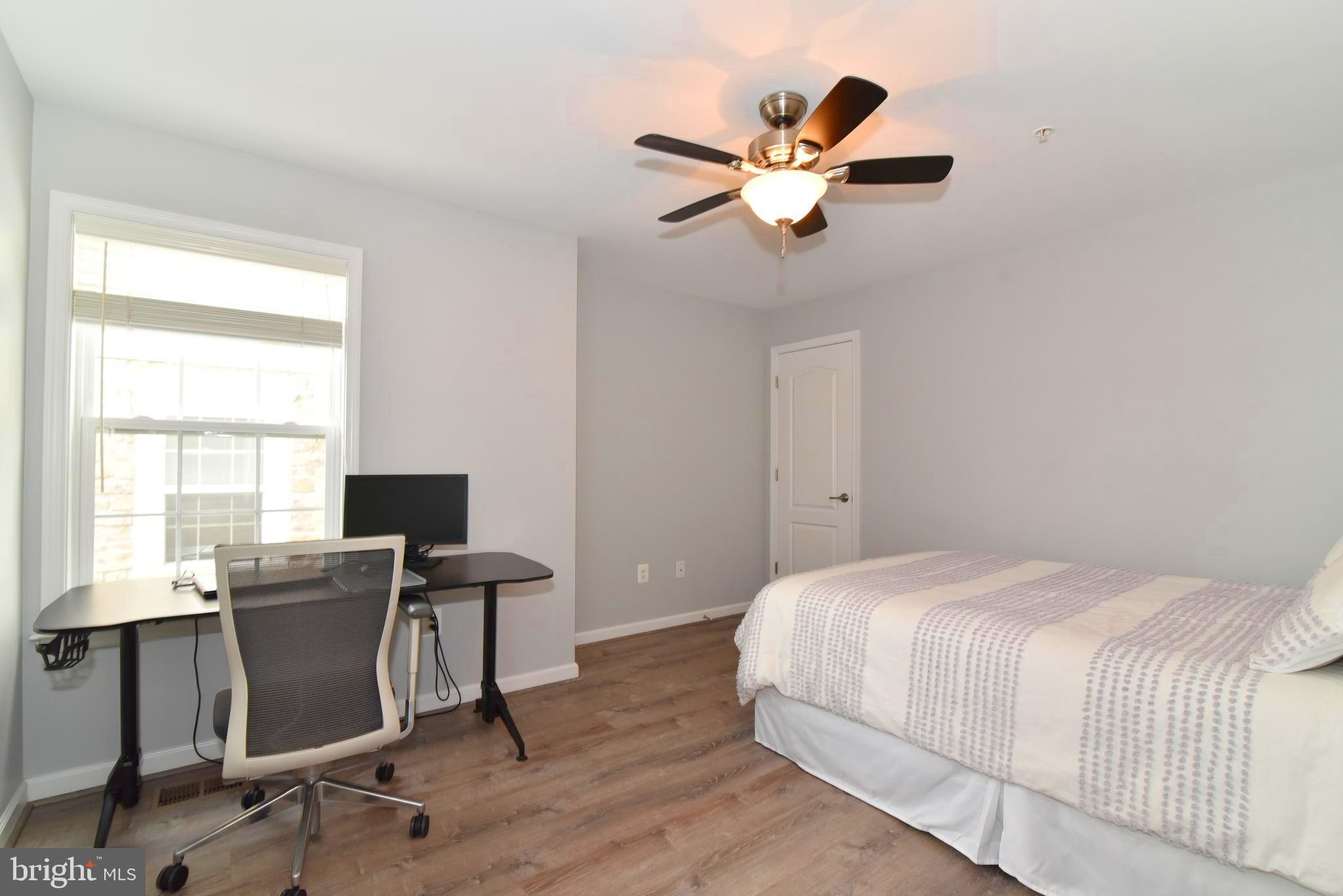 42594 Sunset Ridge Square, Unit 42594 Ashburn, VA 20148 - Photo 29 of 41 Large third bedroom with good closet space