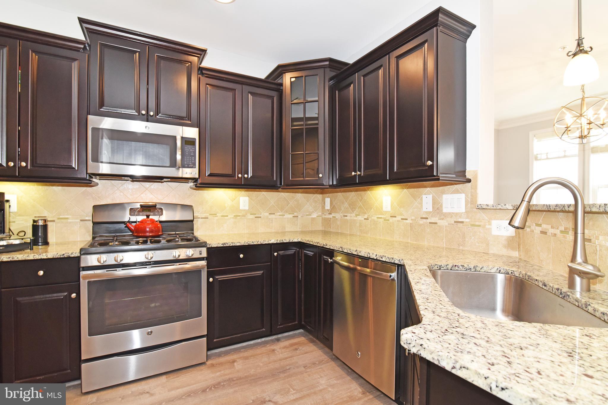 42594 Sunset Ridge Square, Unit 42594 Ashburn, VA 20148 - Photo 3 of 41 Tons of 42" cabinets & granite counter space