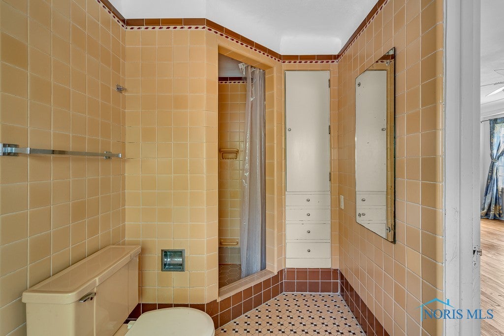 3327 Pelham Road Toledo, OH 43606 - Photo 27 of 42 Primary Bathroom