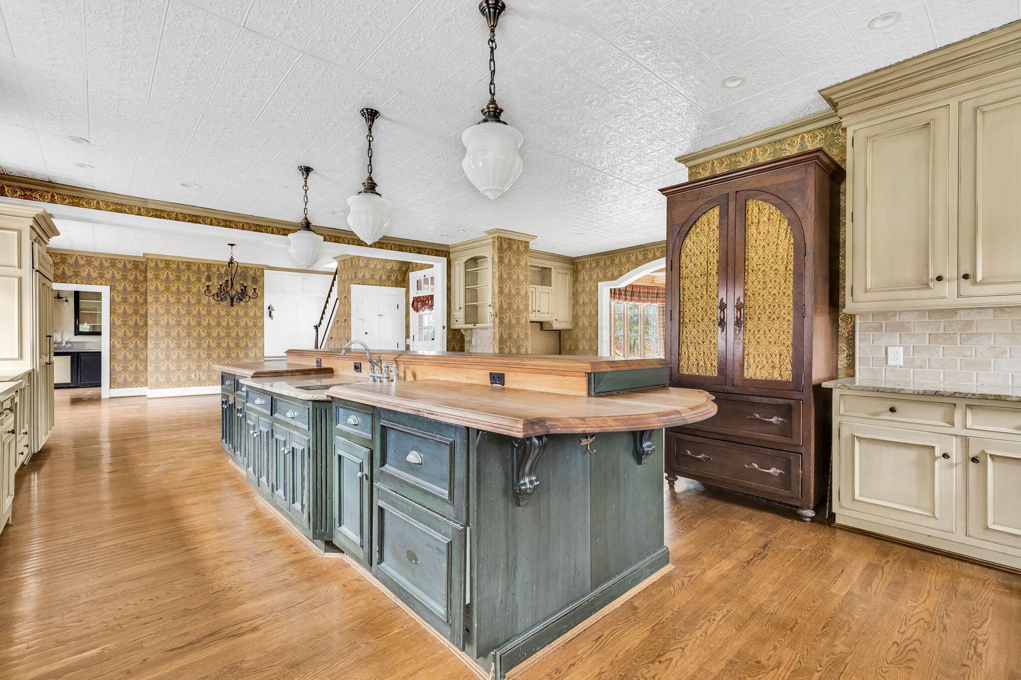 7805 Brill Road Cincinnati, OH 45243 - Photo 72 of 139 72-web-or-mls-7805BrillRoadInt_Hommati10