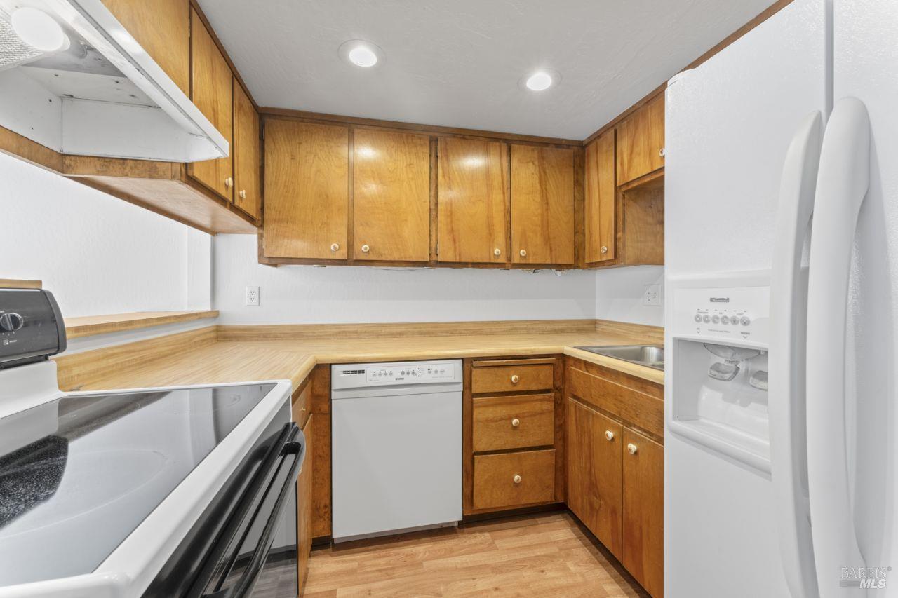 11 Creekwood Square Rohnert Park, CA 94928 - Photo 11 of 41