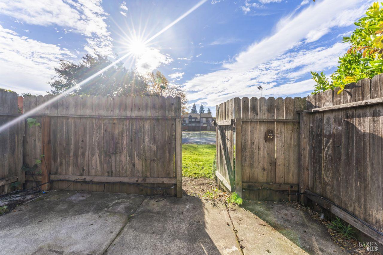 11 Creekwood Square Rohnert Park, CA 94928 - Photo 35 of 41