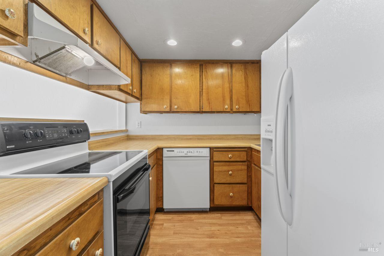 11 Creekwood Square Rohnert Park, CA 94928 - Photo 9 of 41