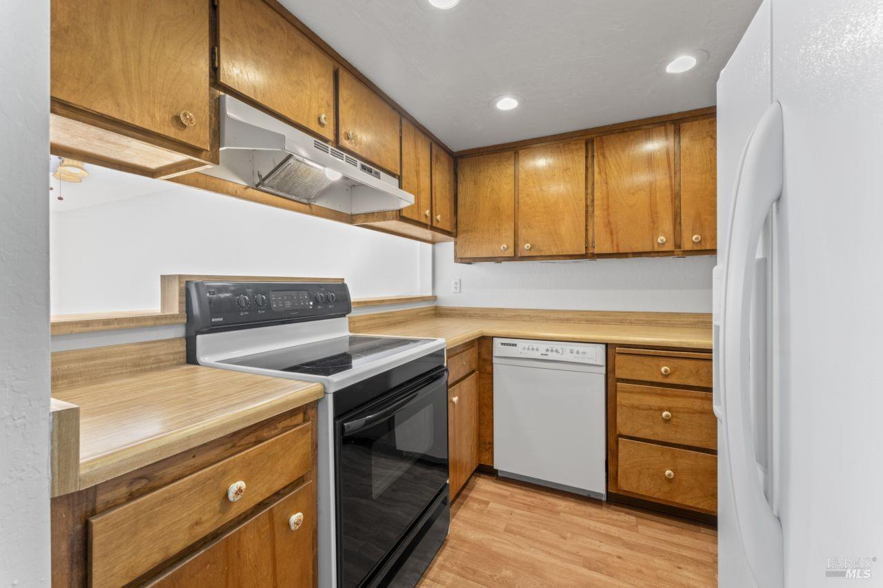 11 Creekwood Square Rohnert Park, CA 94928 - Photo 10 of 41