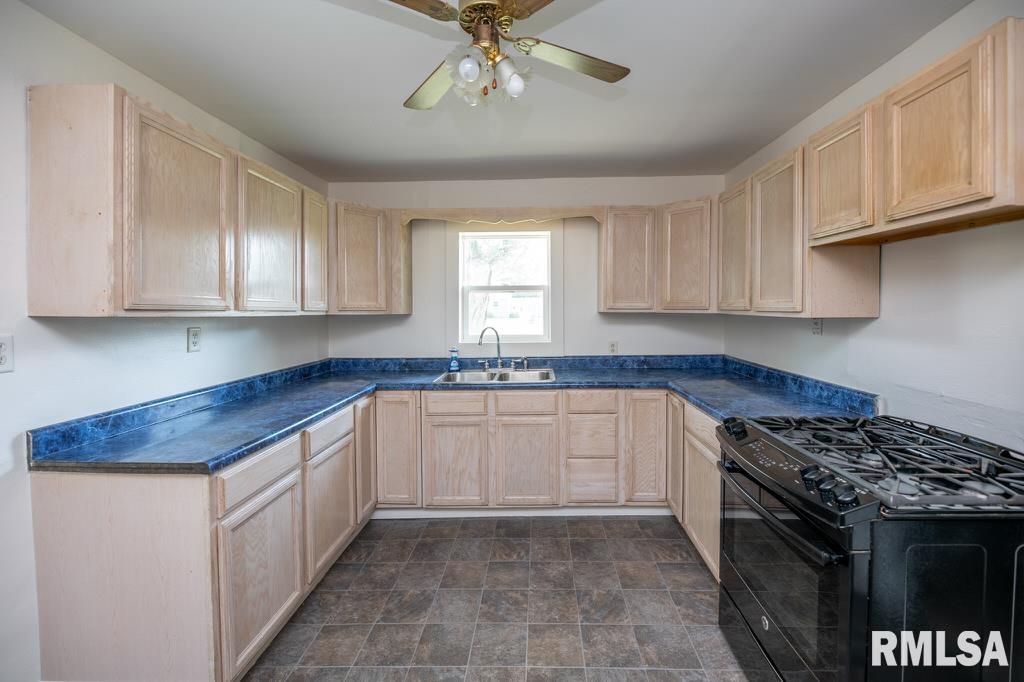 18213 West Farmington Road Trivoli, IL 61569 - Photo 3 of 28