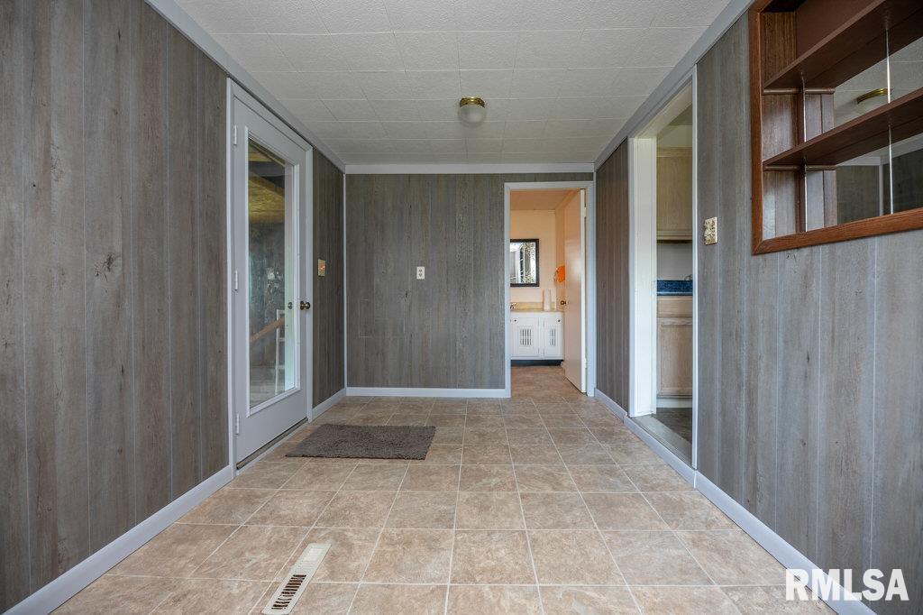 18213 West Farmington Road Trivoli, IL 61569 - Photo 6 of 28