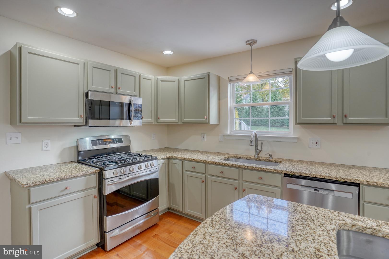 94 North Hunter Forge Road Newark, DE 19713 - Photo 10 of 35 Stainless Appliances with Gas Cooking