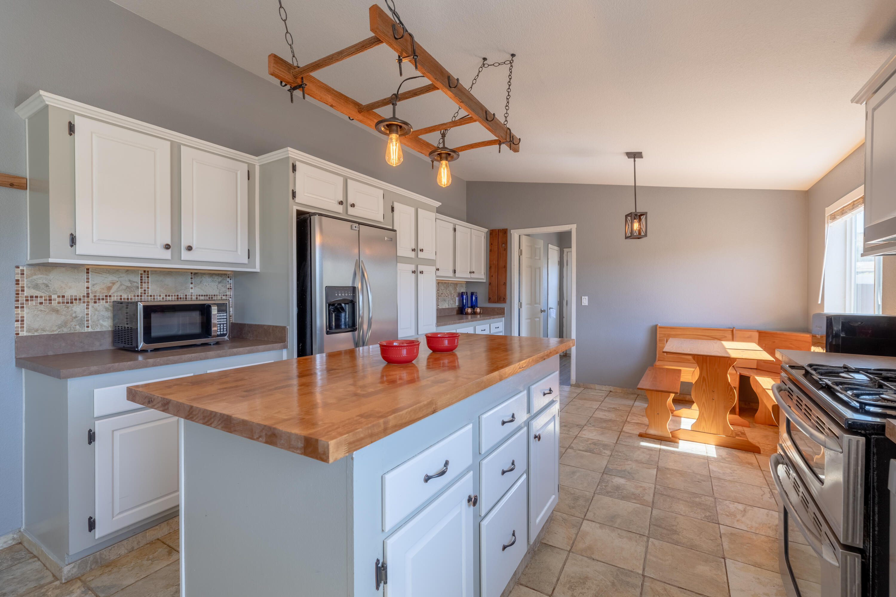 24804 Rodeo Drive Tehachapi, CA 93561 - Photo 13 of 69 JMY_0710-HDR