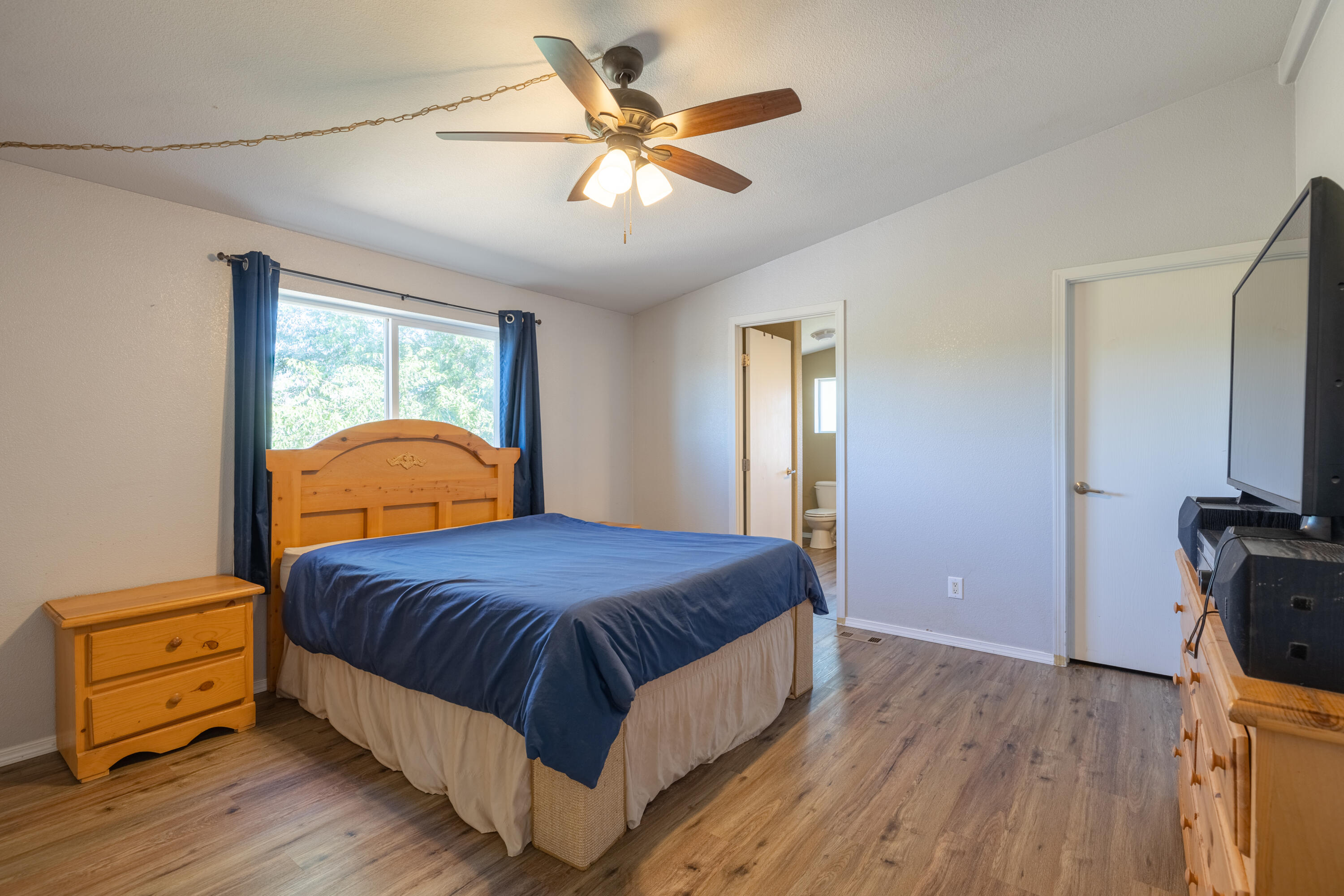 24804 Rodeo Drive Tehachapi, CA 93561 - Photo 18 of 69 JMY_0654-HDR
