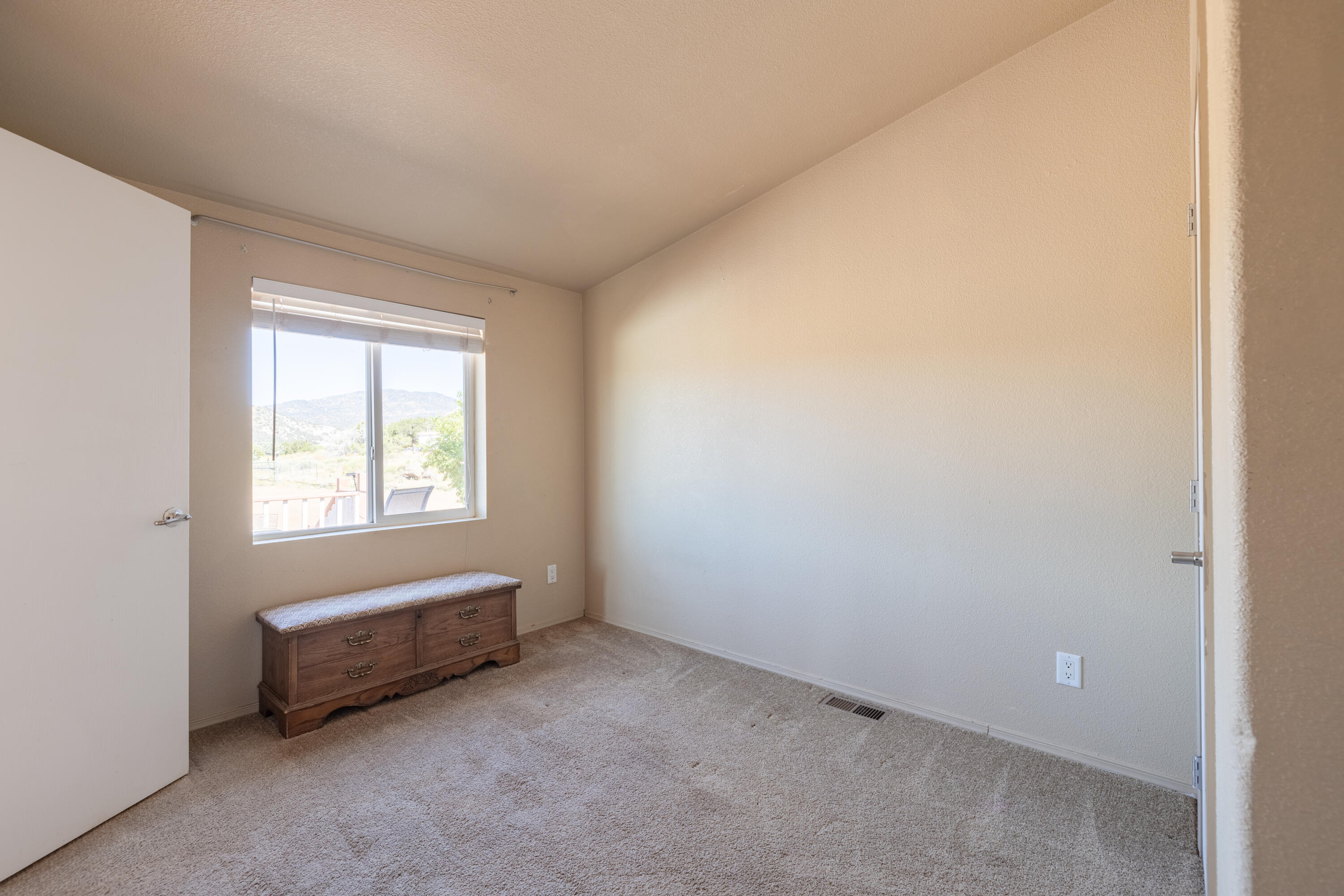 24804 Rodeo Drive Tehachapi, CA 93561 - Photo 34 of 69 JMY_0850-HDR