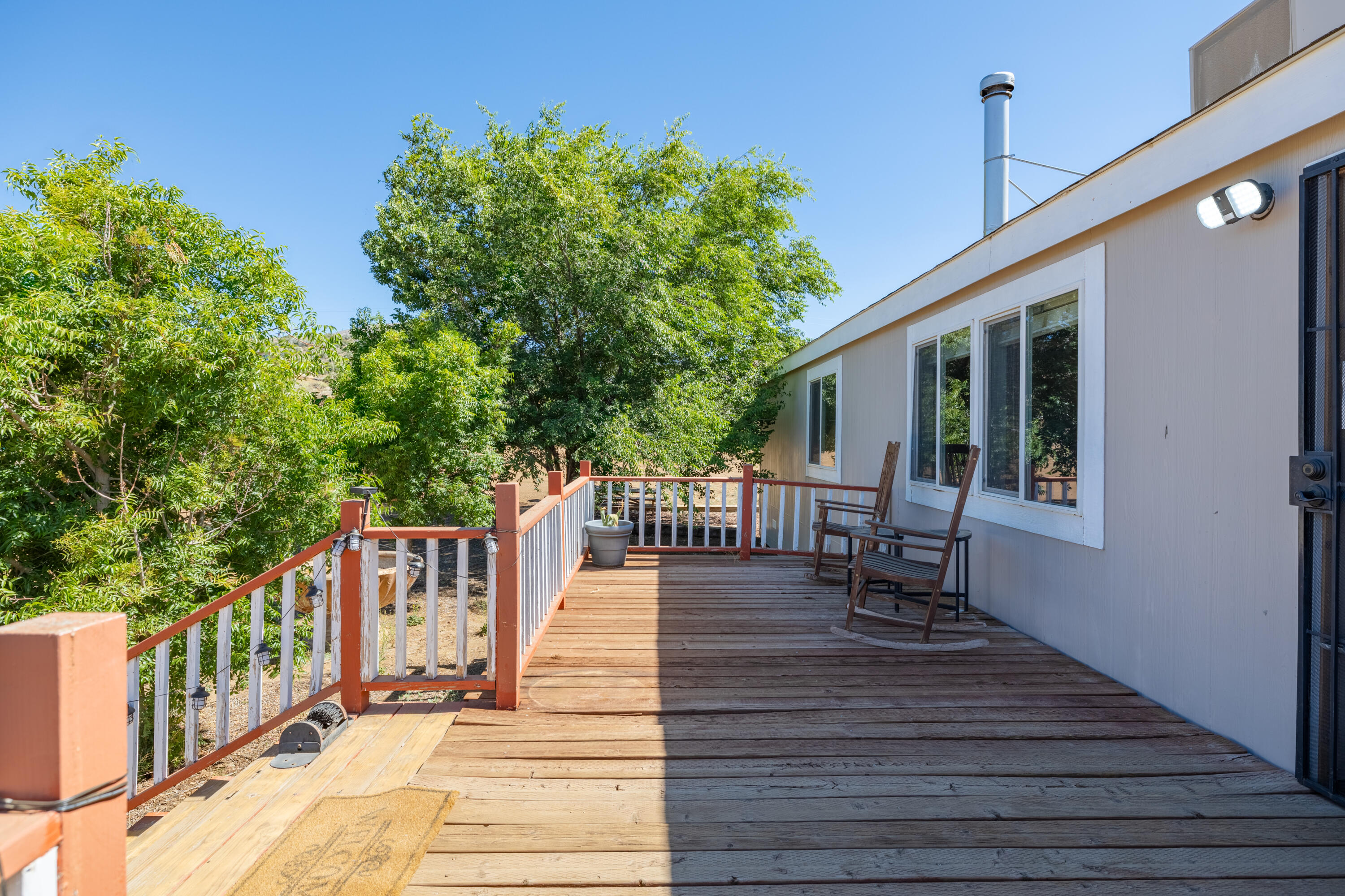 24804 Rodeo Drive Tehachapi, CA 93561 - Photo 4 of 69 JMY_0612-HDR