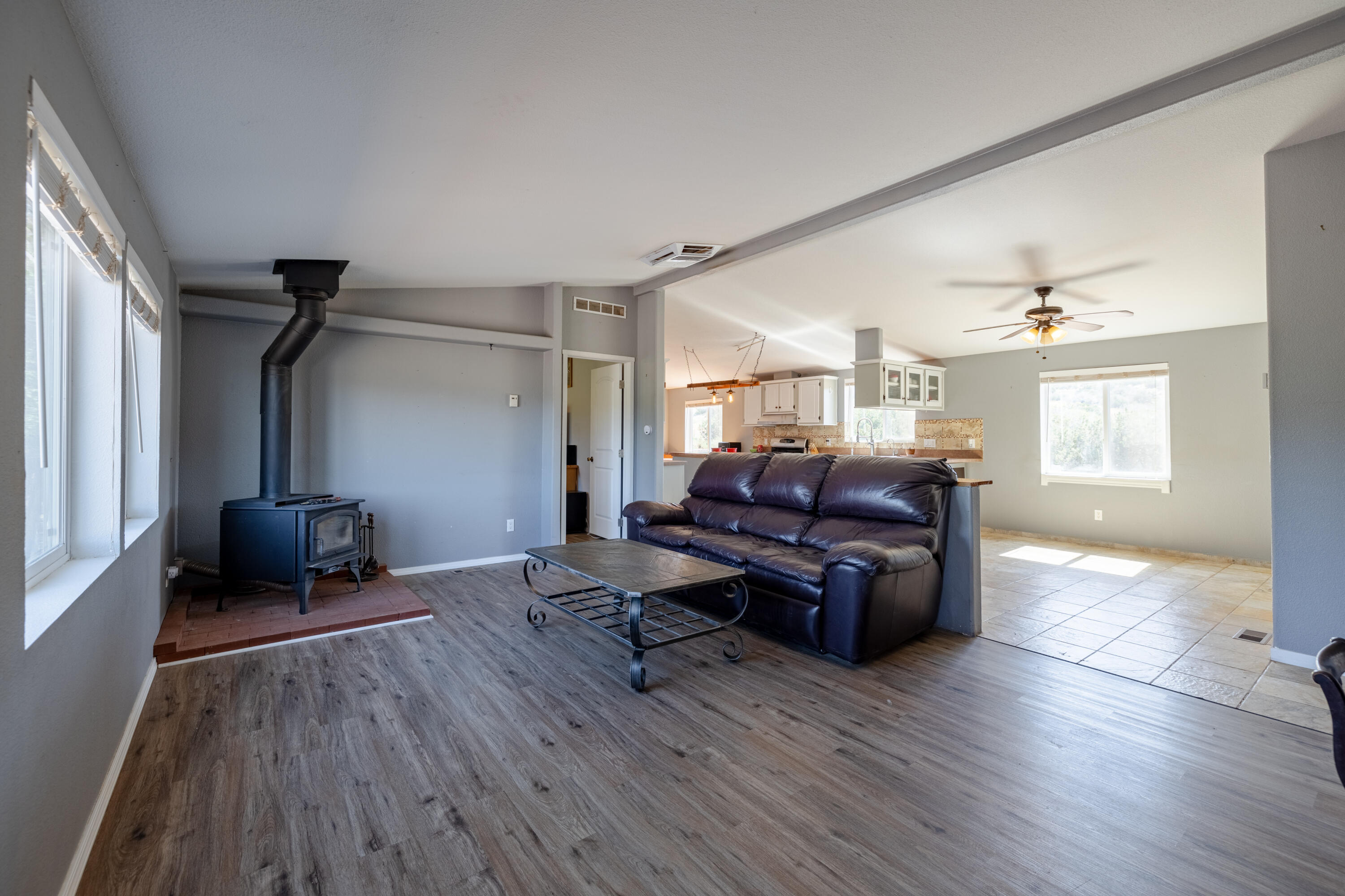 24804 Rodeo Drive Tehachapi, CA 93561 - Photo 5 of 69 JMY_0619-HDR