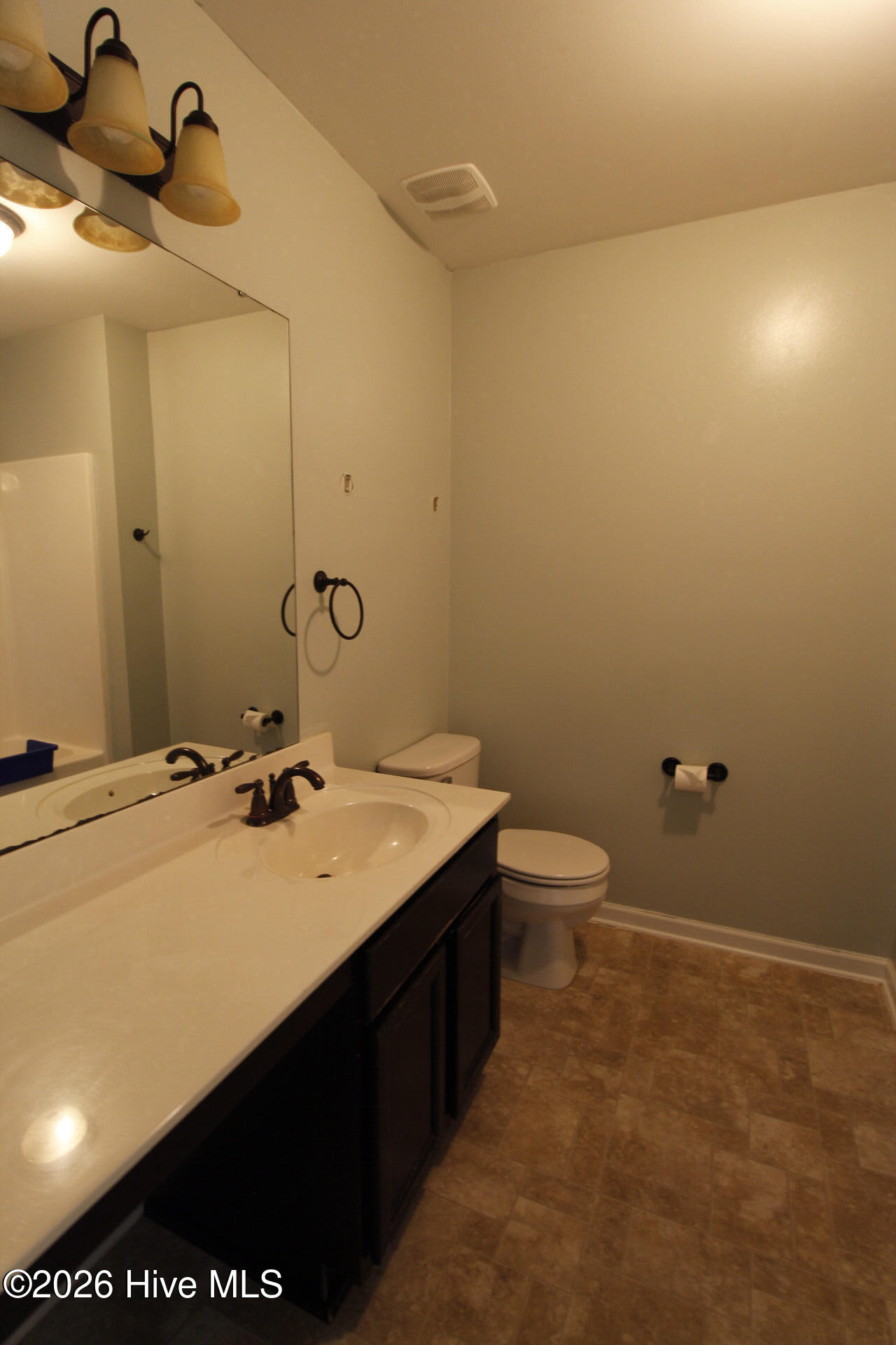 305 William Sharp Way Jacksonville, NC 28546 - Photo 28 of 30 Upstairs bathroom