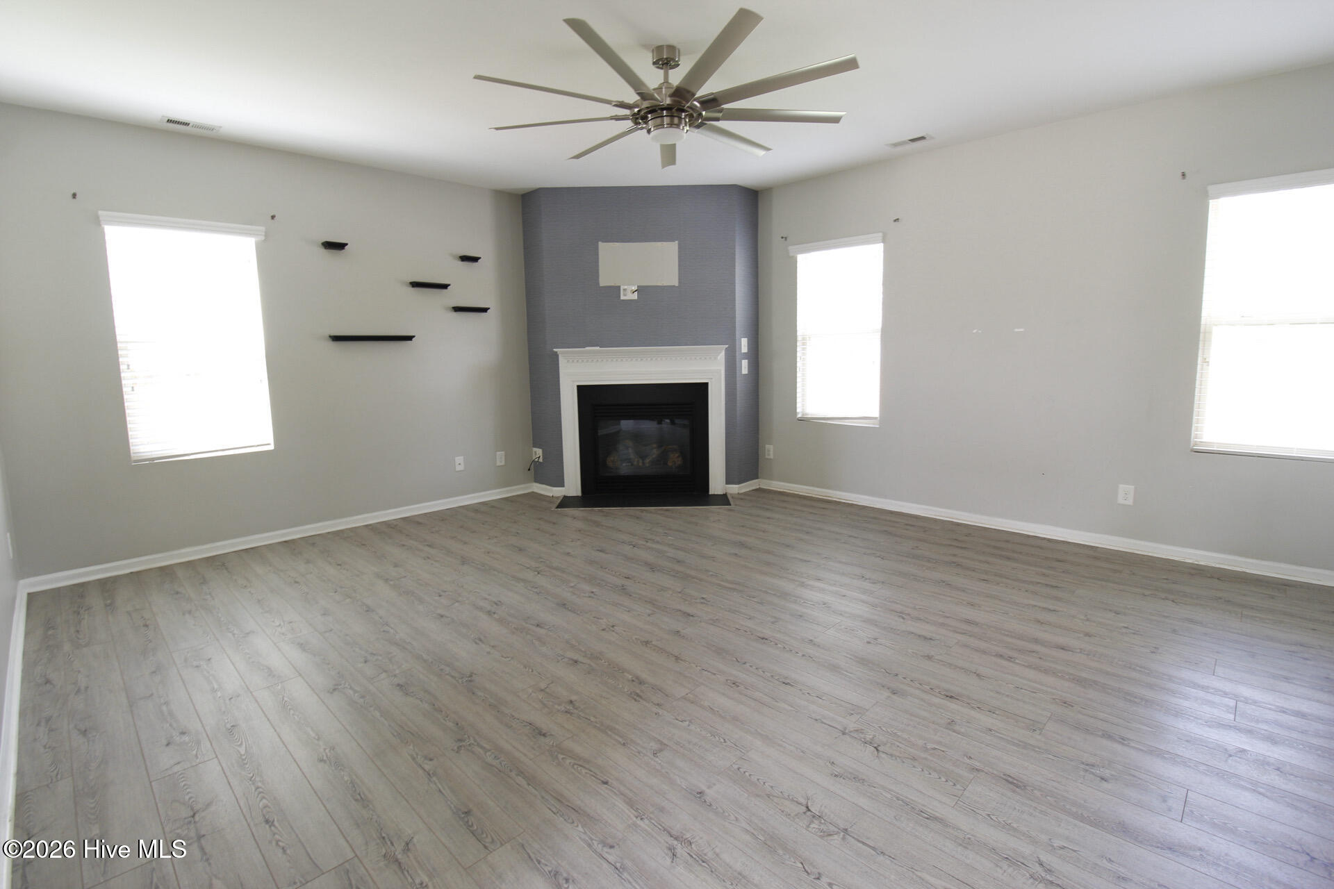 305 William Sharp Way Jacksonville, NC 28546 - Photo 6 of 30 Living room