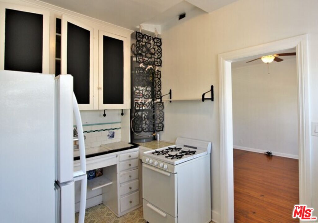6656 Vista Del Mar, Unit A Playa del Rey, CA 90293 - Photo 11 of 16 a kitchen with a refrigerator and a stove