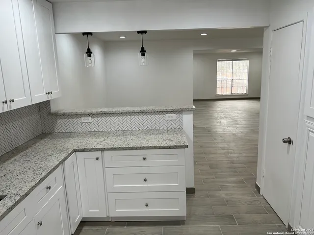$2,100 | 7500 Callaghan, Unit 182, San Antonio, TX 78229