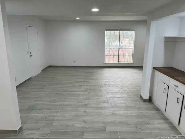 $1,900 | 7500 Callaghan, Unit 182, San Antonio, TX 78229