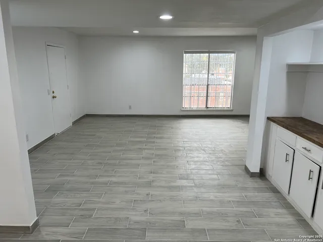 $2,100 | 7500 Callaghan, Unit 182, San Antonio, TX 78229