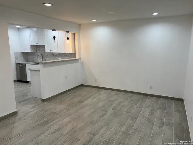 $2,100 | 7500 Callaghan, Unit 182, San Antonio, TX 78229