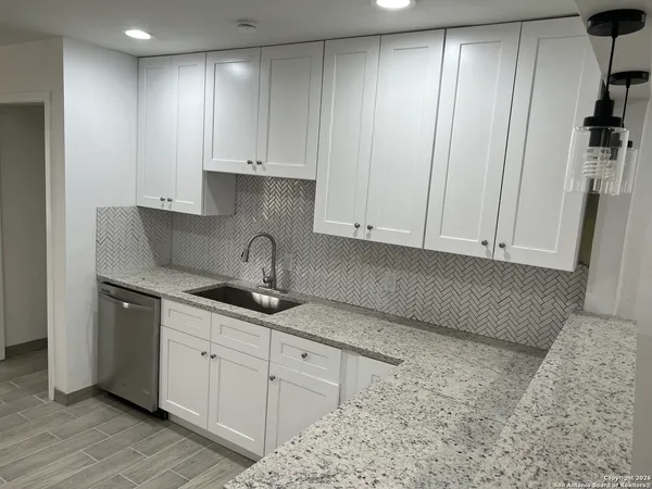 $1,900 | 7500 Callaghan, Unit 182, San Antonio, TX 78229