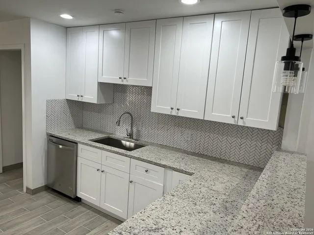 $2,100 | 7500 Callaghan, Unit 182, San Antonio, TX 78229