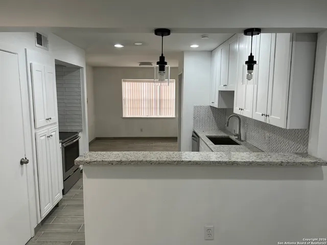 $2,100 | 7500 Callaghan, Unit 182, San Antonio, TX 78229