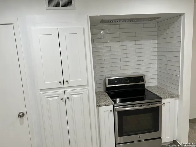 $2,100 | 7500 Callaghan, Unit 182, San Antonio, TX 78229