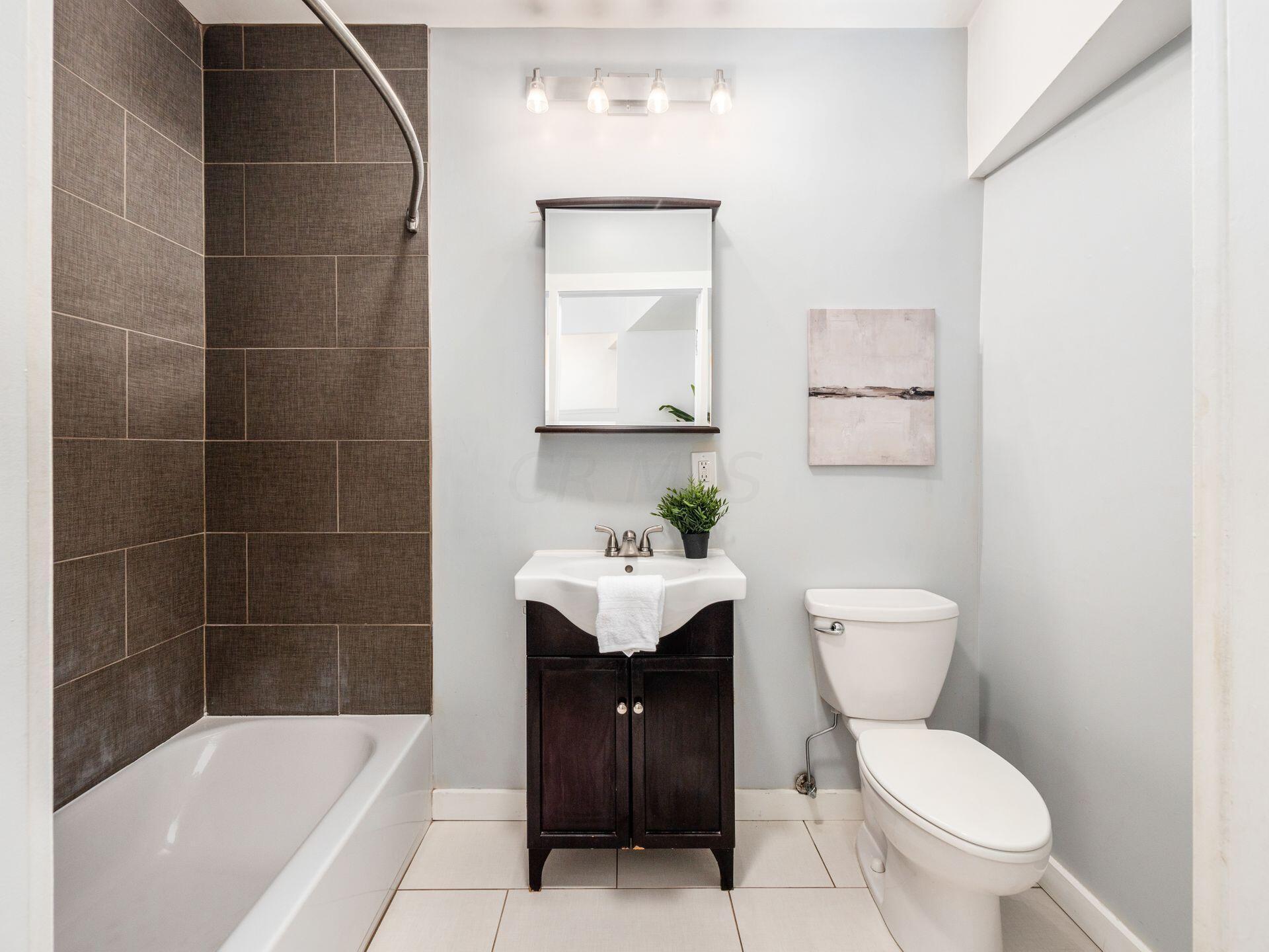1131 North High Street, Unit 203 Columbus, OH 43201 - Photo 14 of 38 021_f810b08_A 1131 N High 039