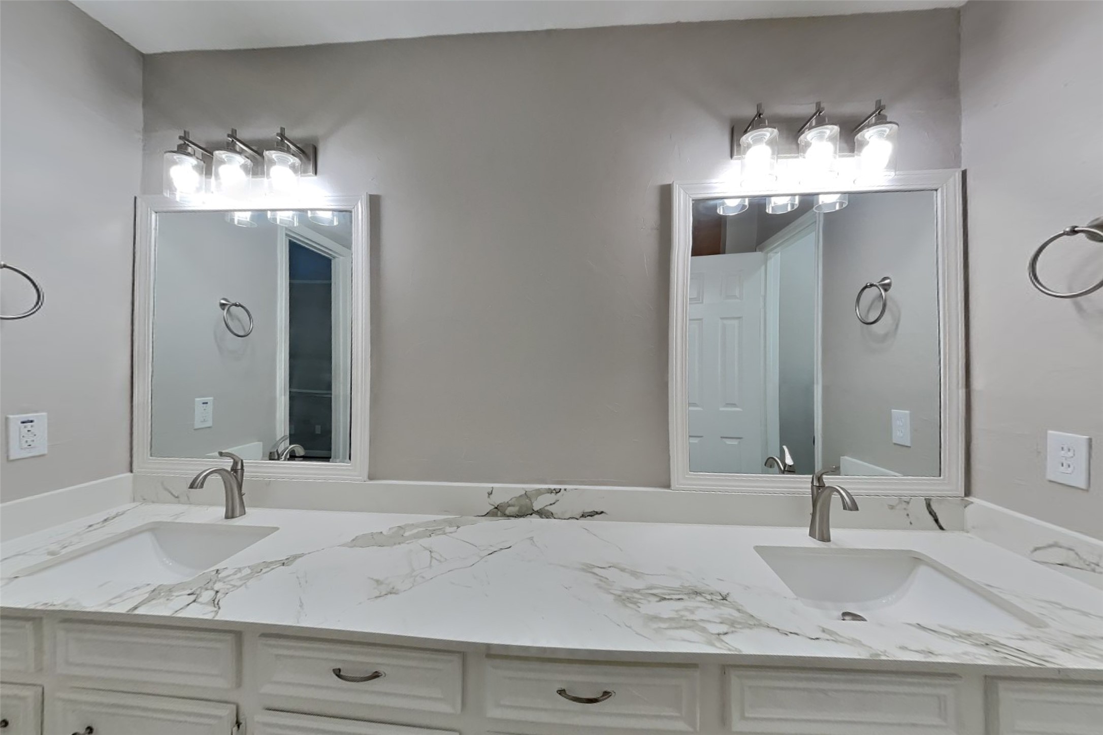 505 South Rivershire Drive Conroe, TX 77304 - Photo 9 of 23 Gallery Image 9
