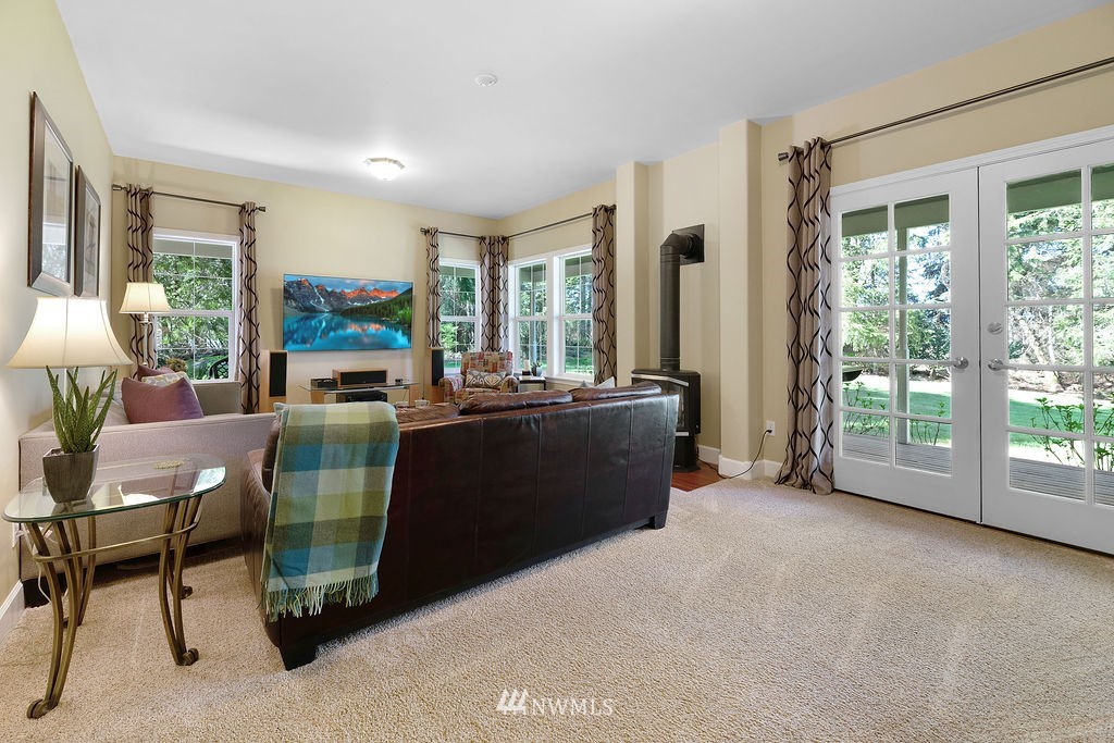7302 Lake Alice Road Southeast Fall City, WA 98024 - Photo 3 of 40 Gallery Image 3
