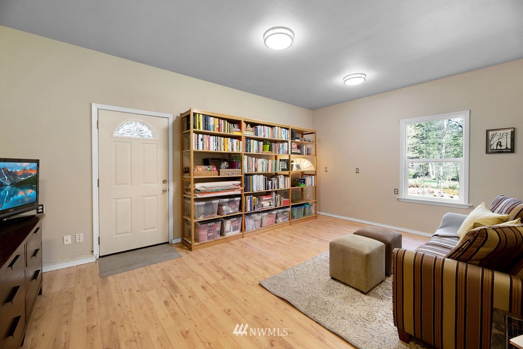 7302 Lake Alice Road Southeast Fall City, WA 98024 - Photo 9 of 40 Gallery Image 9