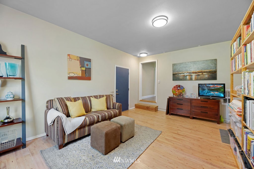 7302 Lake Alice Road Southeast Fall City, WA 98024 - Photo 10 of 40 Gallery Image 10