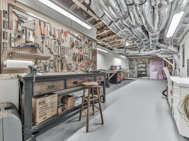 a view of a tennis court