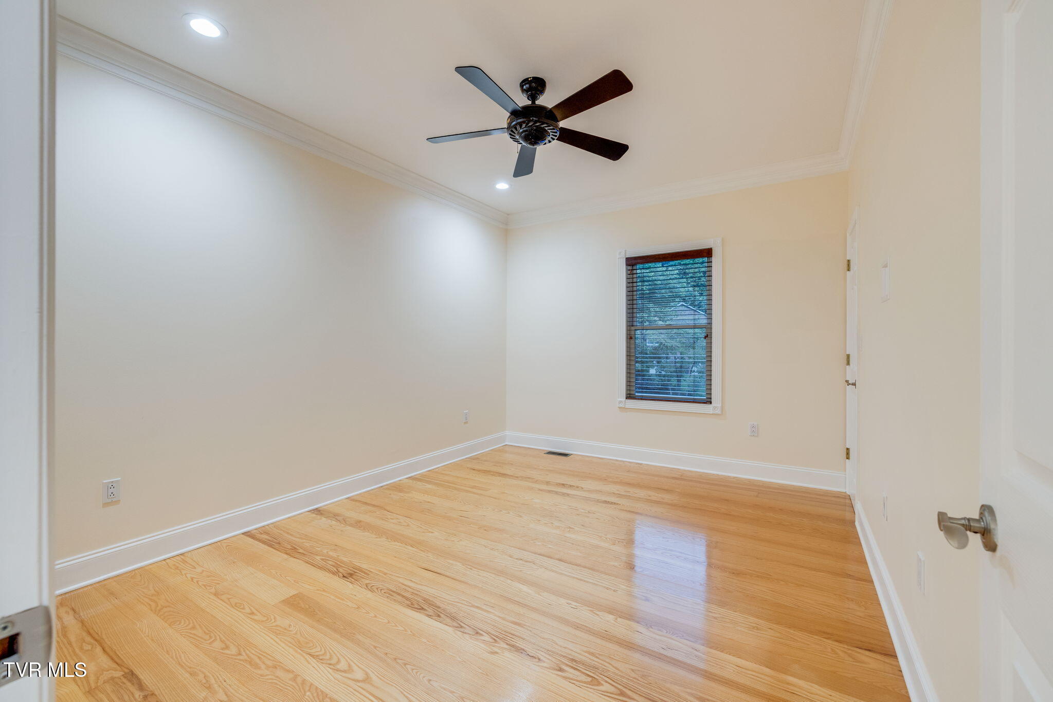1320 Sun Tree Road Unicoi, TN 37692 - Photo 28 of 42 028