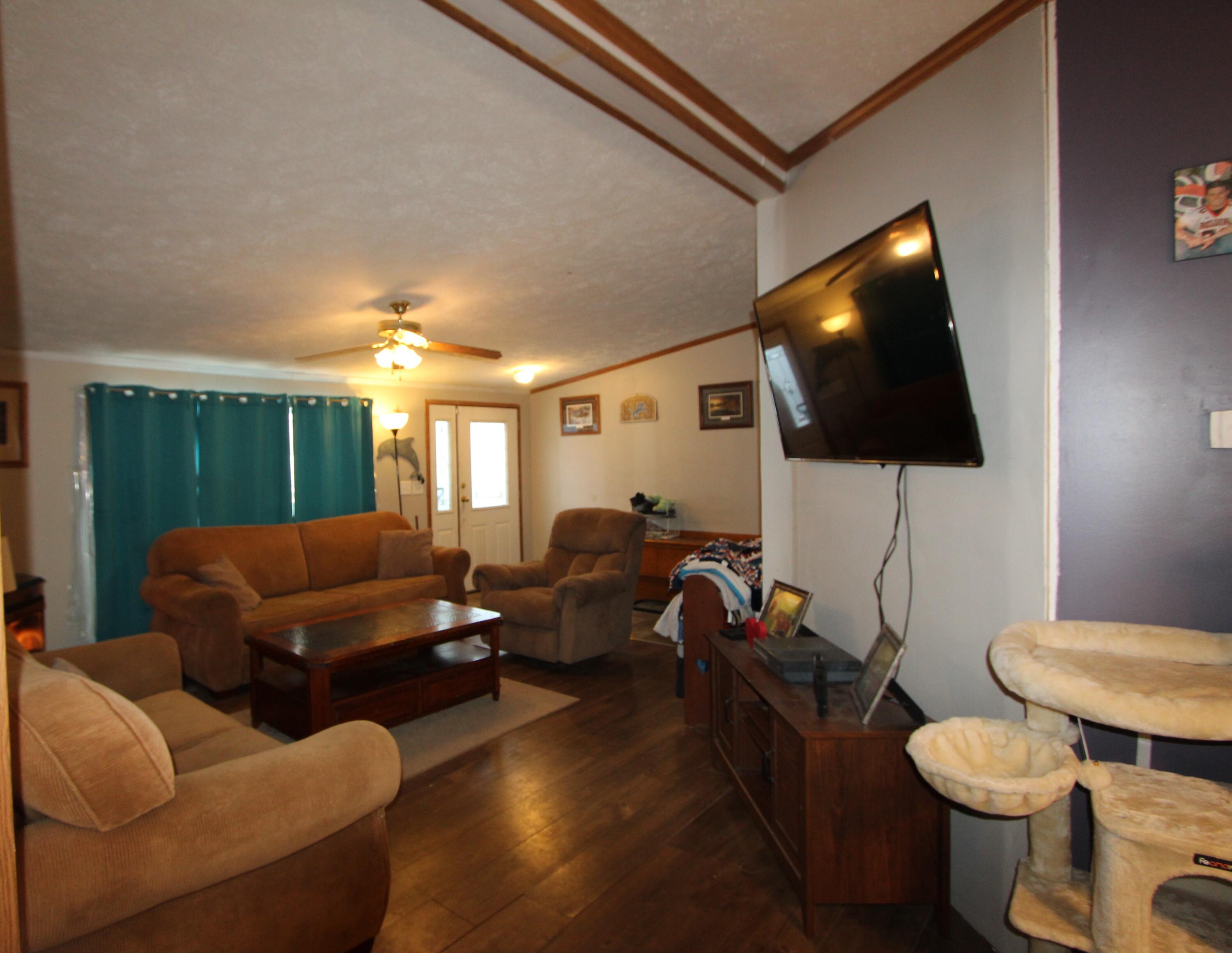 4472 Westbrook Road Ionia, MI 48846 - Photo 19 of 41 Living room