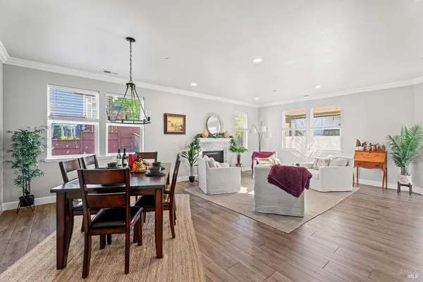 a view of a livingroom and dining room