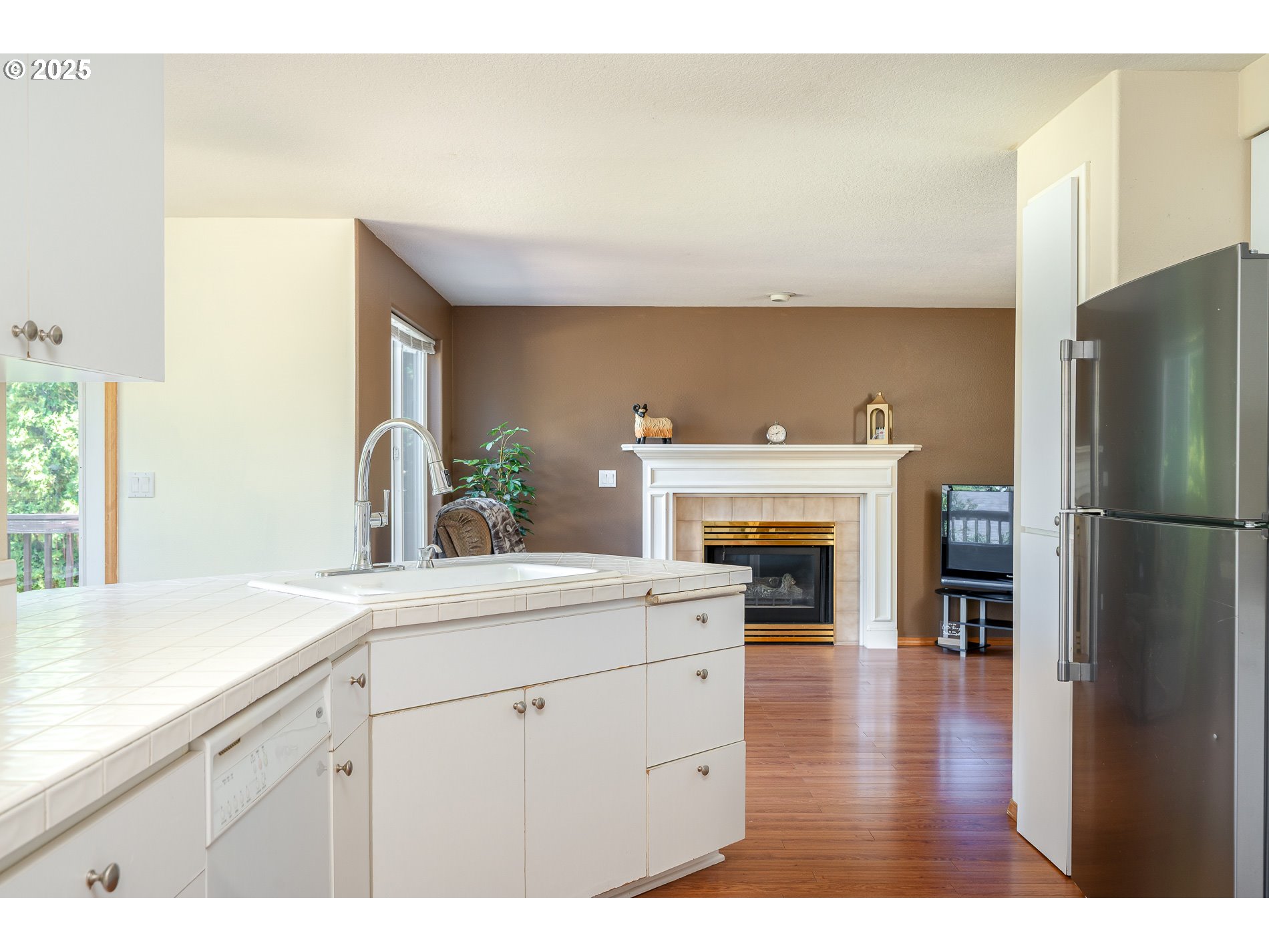 4135 Southwest Brugger Street Portland, OR 97219 - Photo 11 of 46