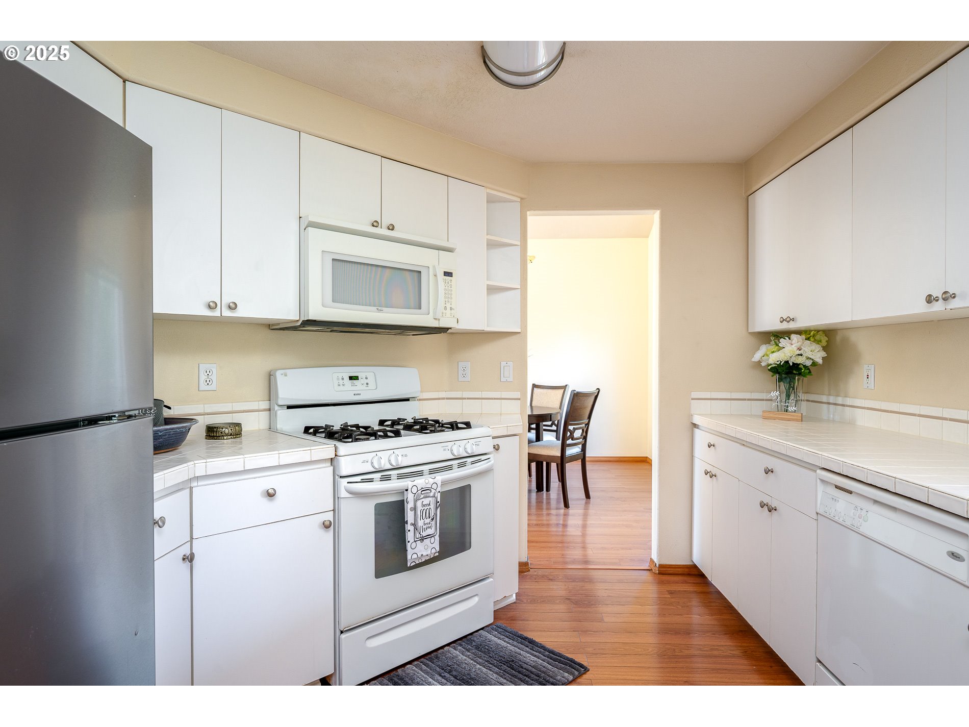 4135 Southwest Brugger Street Portland, OR 97219 - Photo 13 of 46