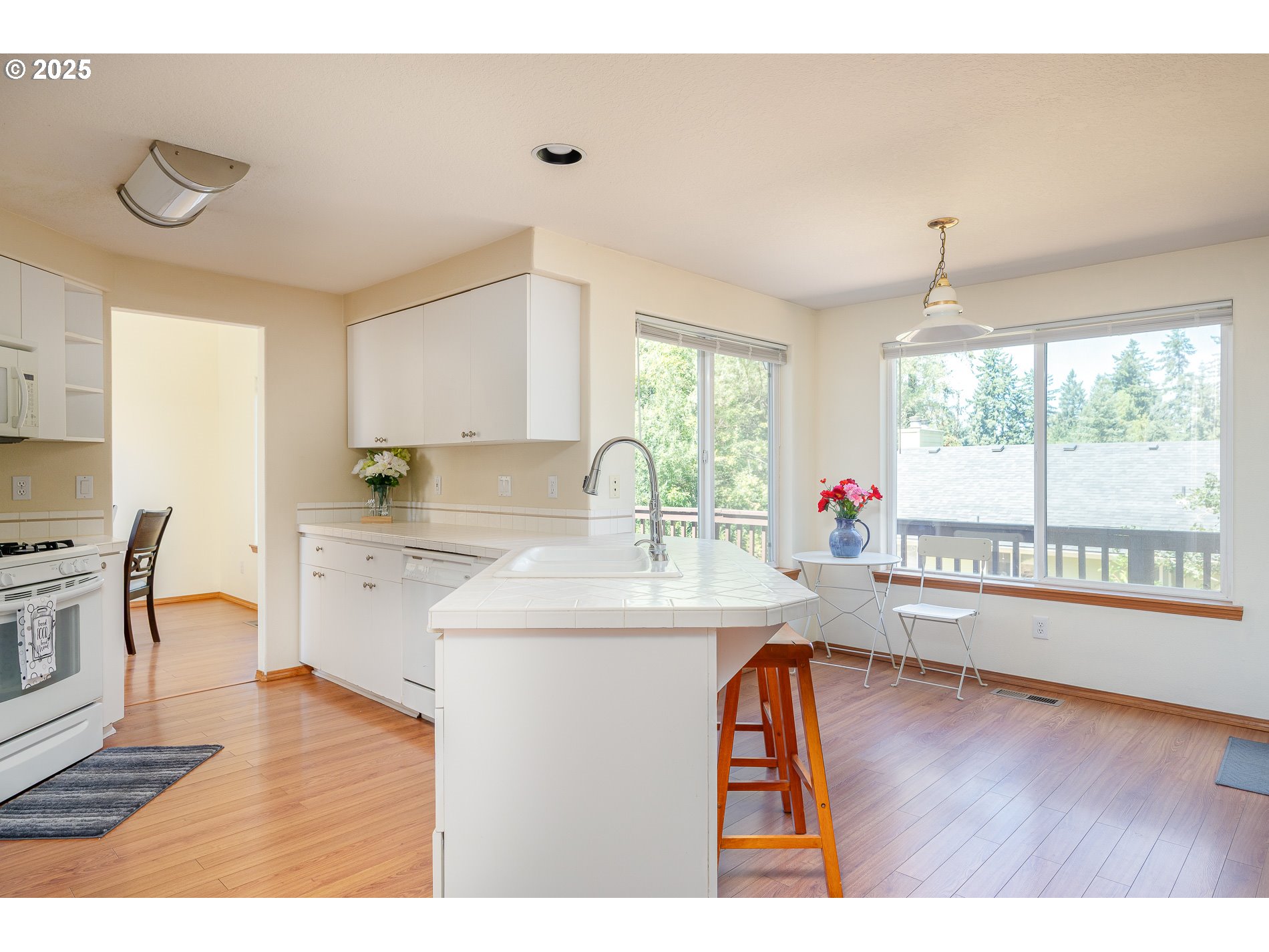 4135 Southwest Brugger Street Portland, OR 97219 - Photo 15 of 46