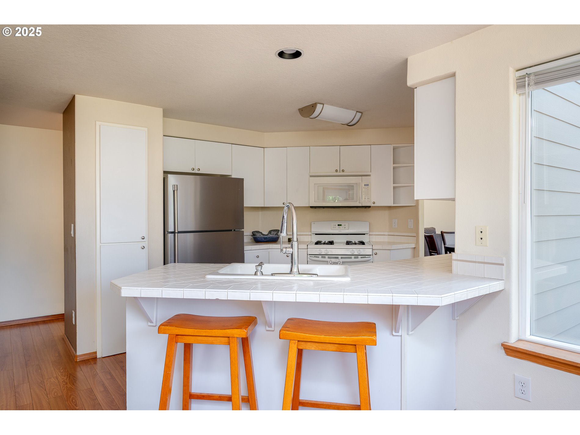 4135 Southwest Brugger Street Portland, OR 97219 - Photo 16 of 46