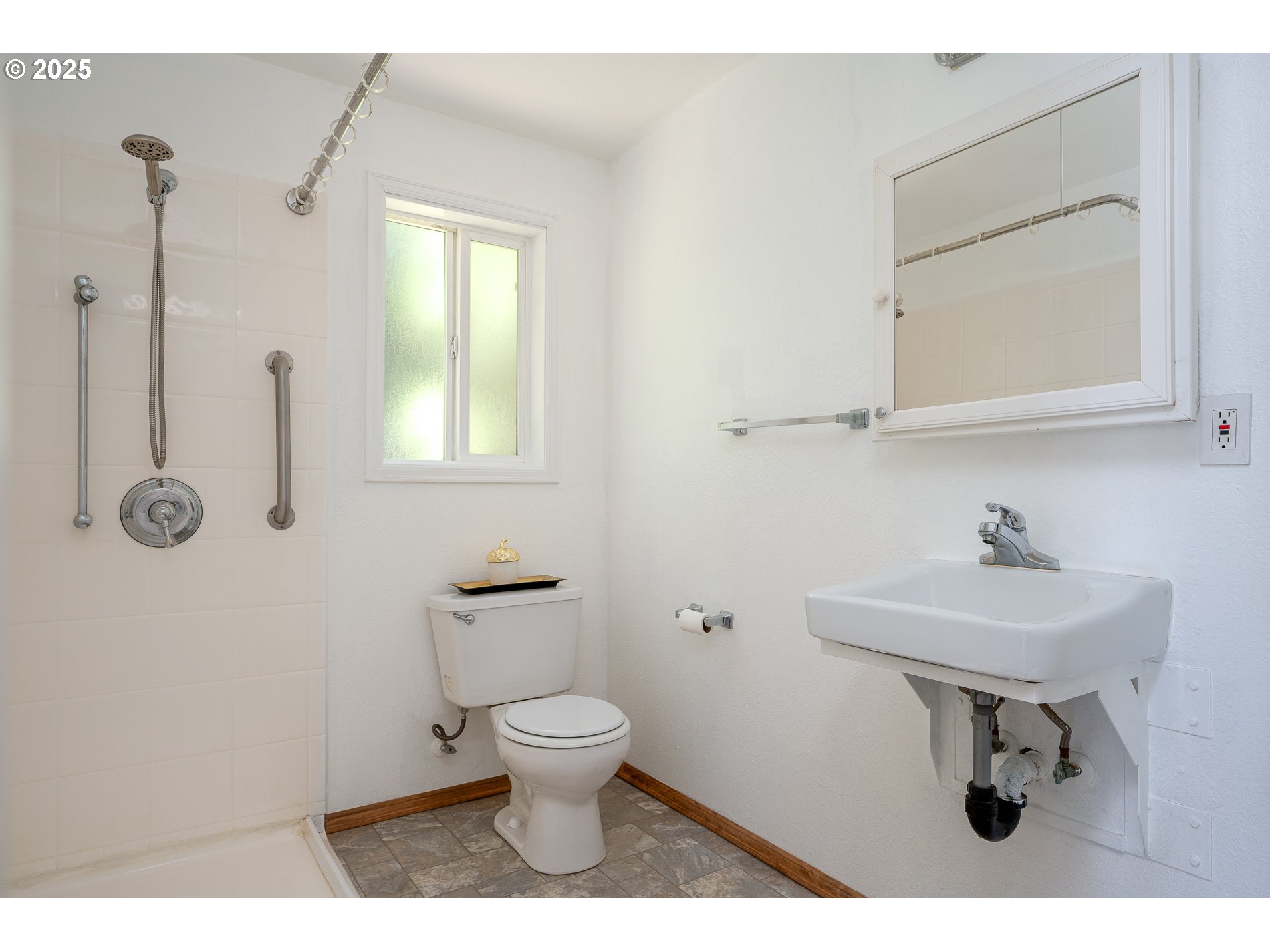 4135 Southwest Brugger Street Portland, OR 97219 - Photo 21 of 46