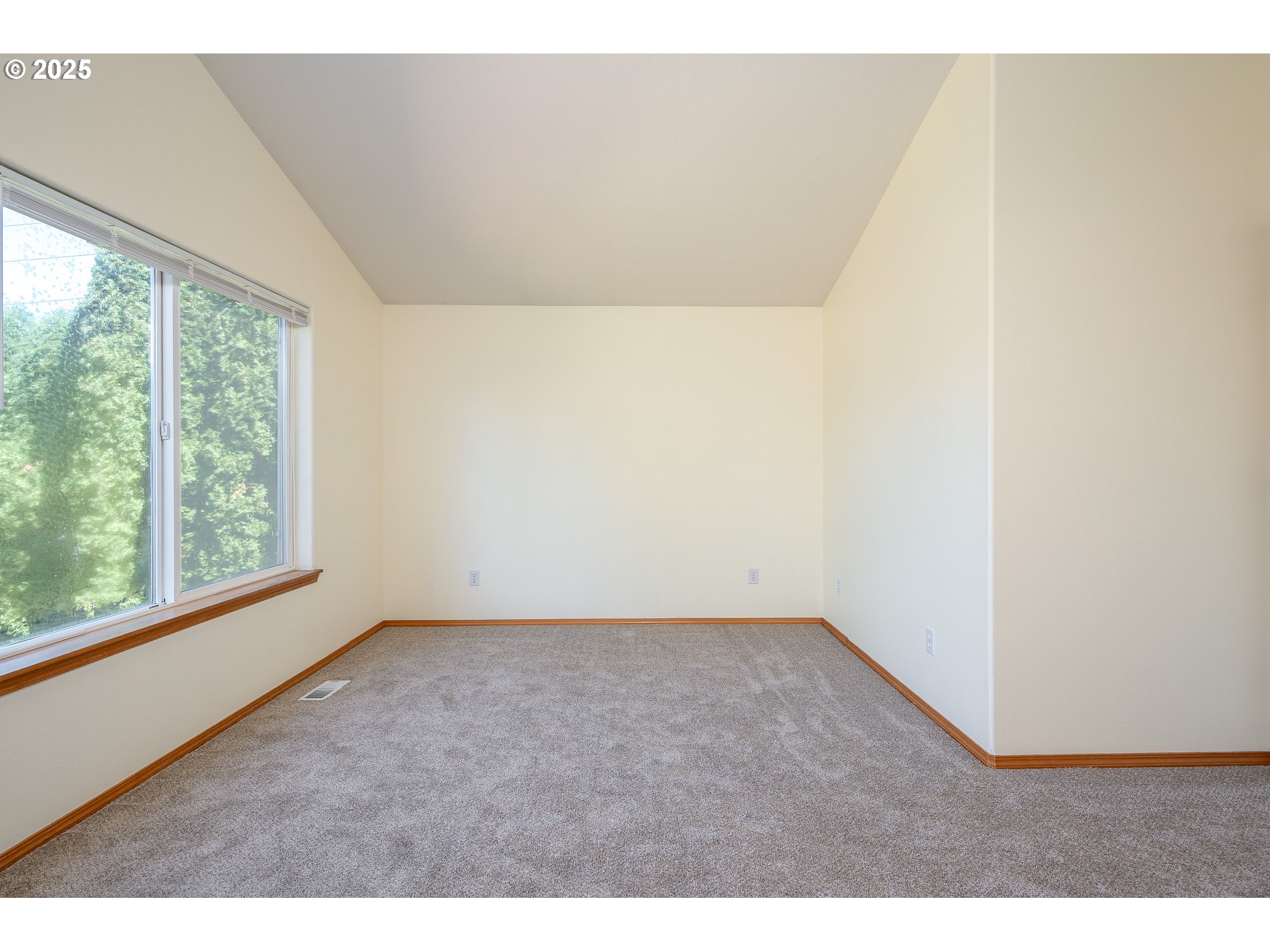 4135 Southwest Brugger Street Portland, OR 97219 - Photo 23 of 46