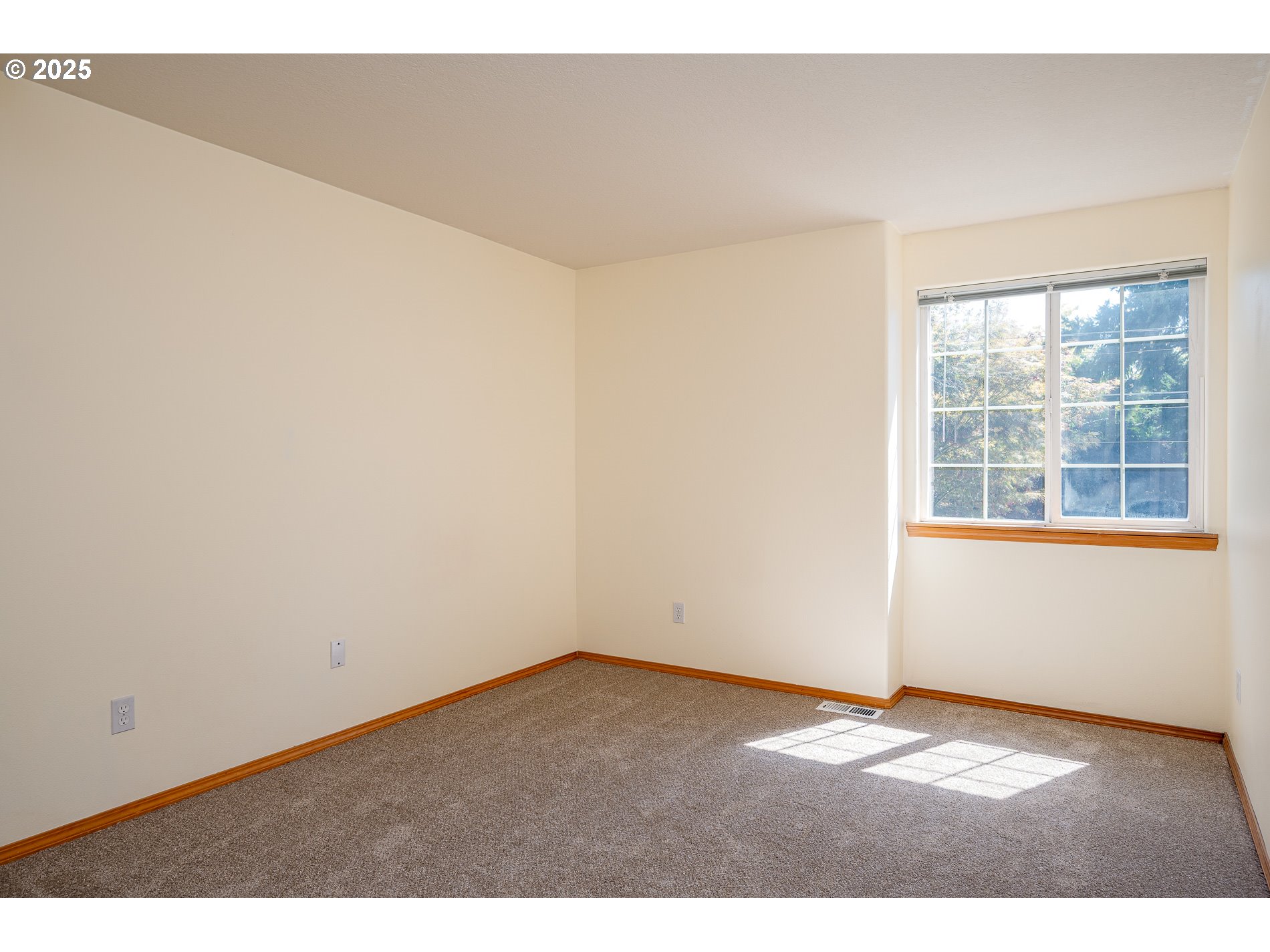 4135 Southwest Brugger Street Portland, OR 97219 - Photo 28 of 46