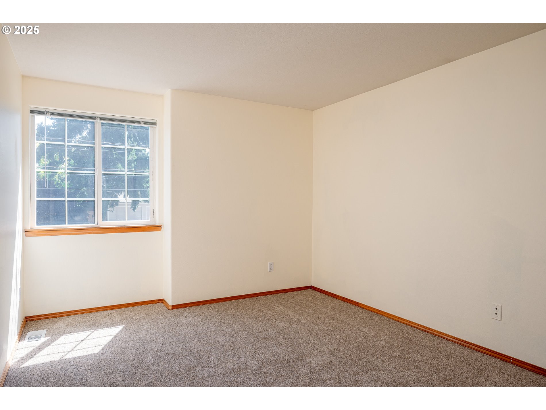 4135 Southwest Brugger Street Portland, OR 97219 - Photo 33 of 46