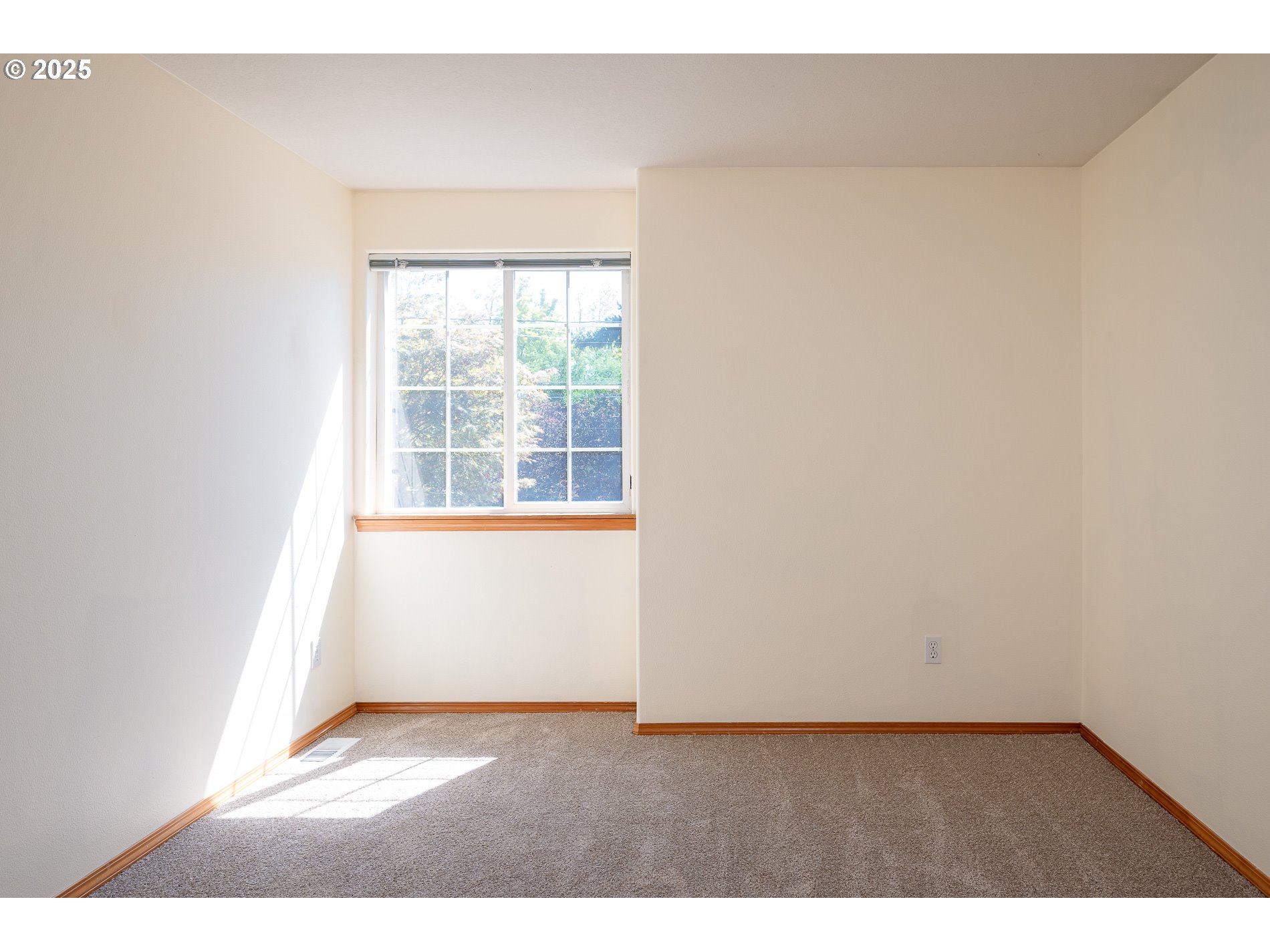 4135 Southwest Brugger Street Portland, OR 97219 - Photo 34 of 46