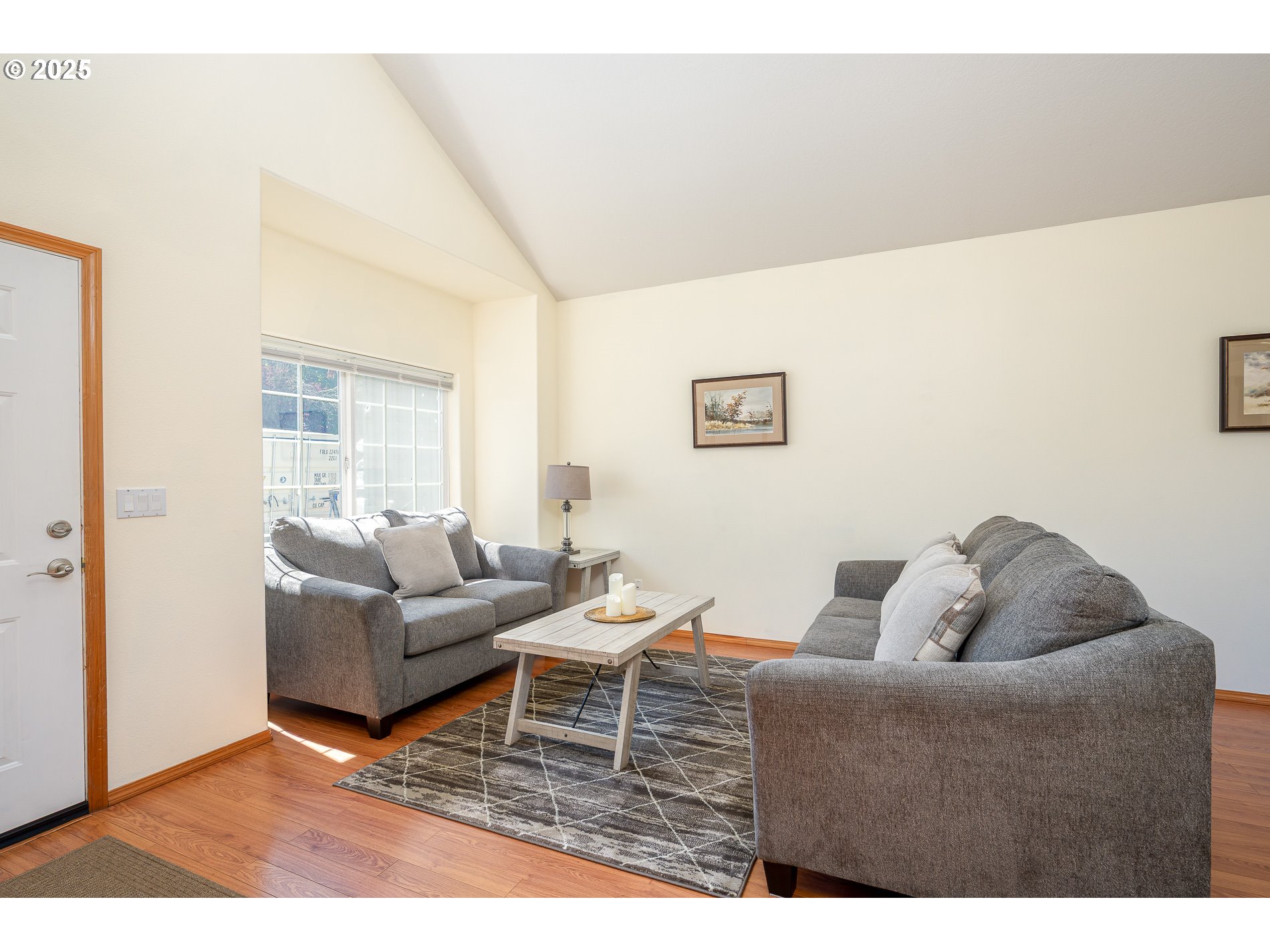 4135 Southwest Brugger Street Portland, OR 97219 - Photo 4 of 46