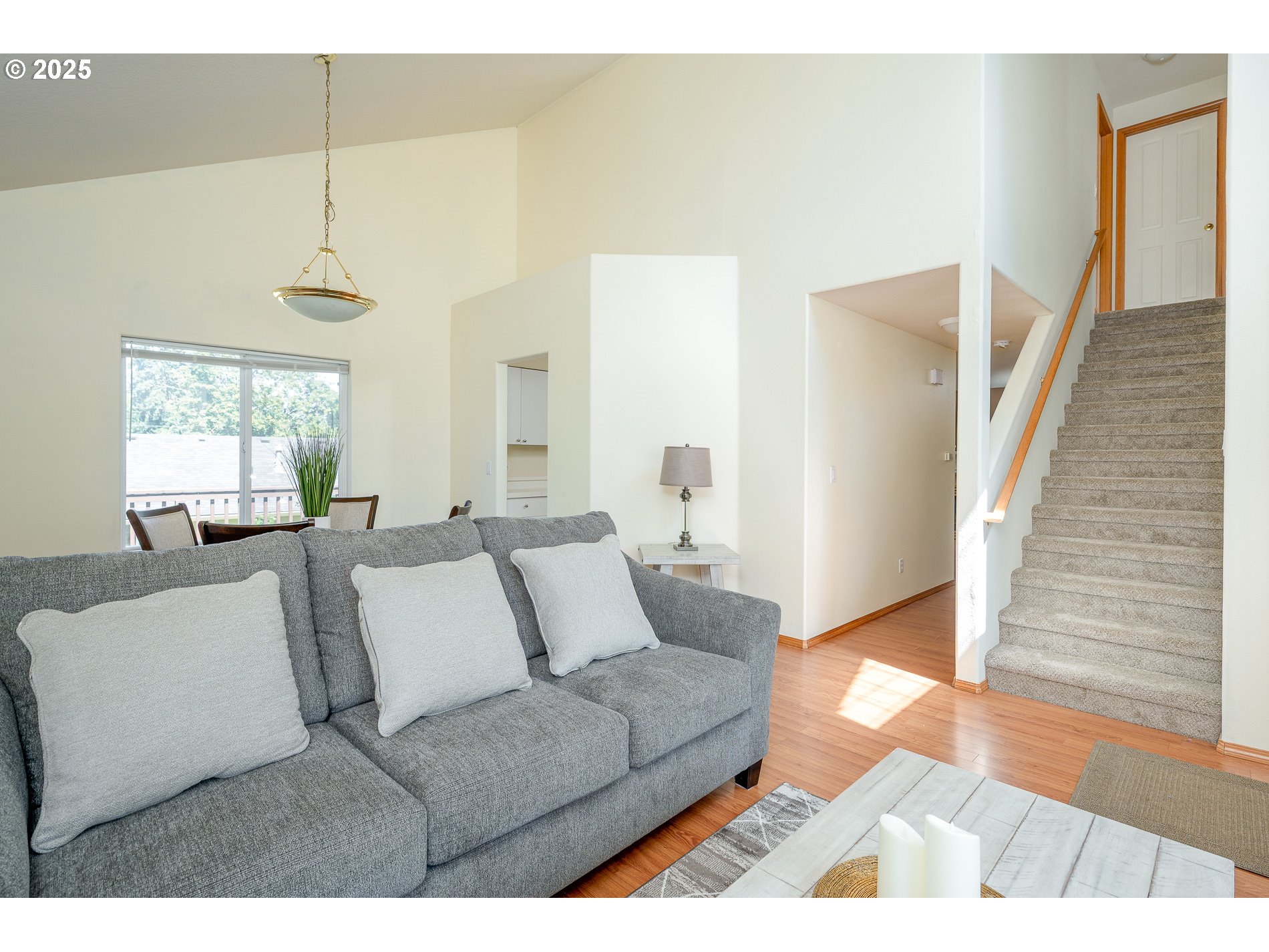 4135 Southwest Brugger Street Portland, OR 97219 - Photo 7 of 46