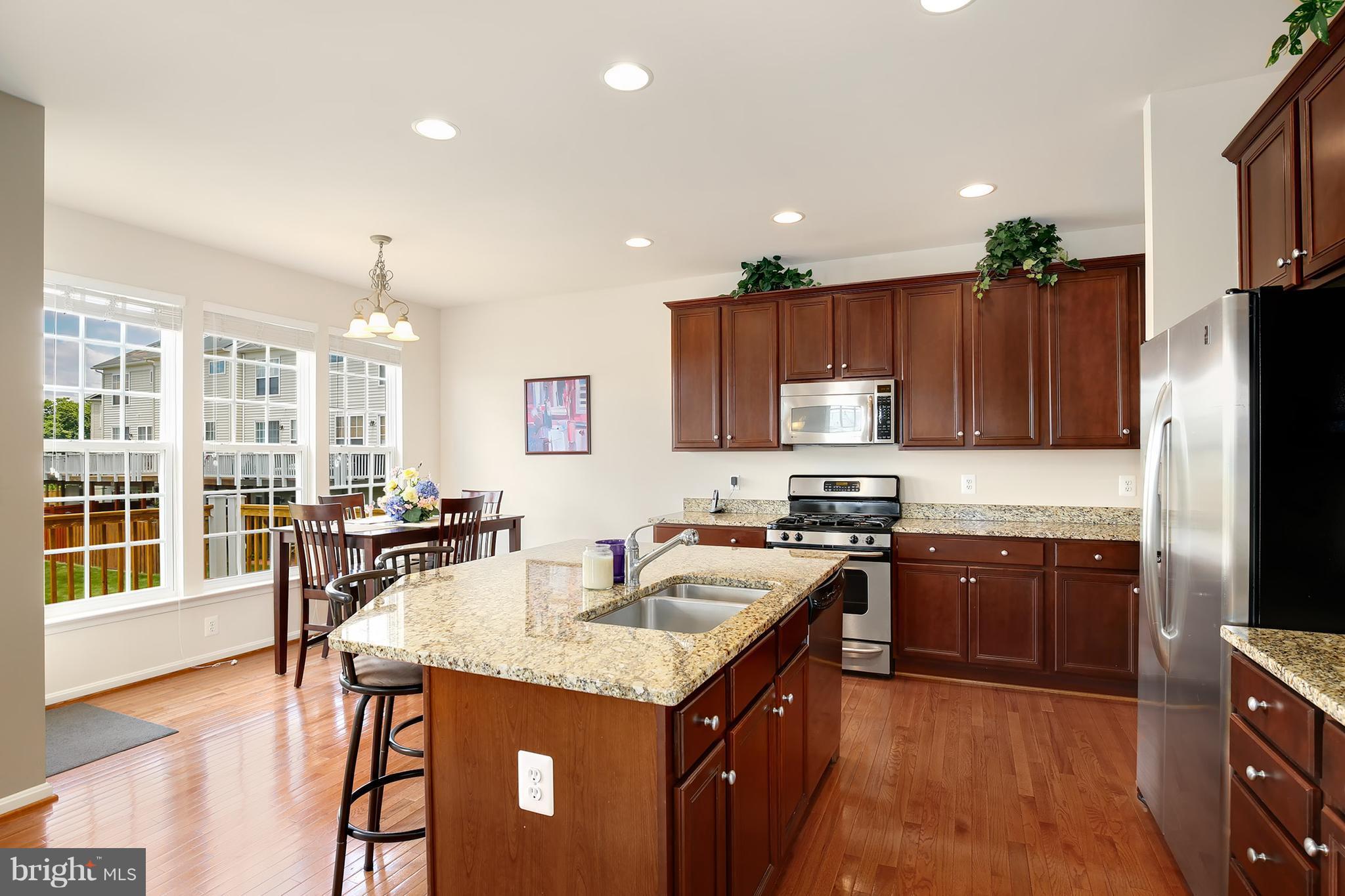 9210 Ribbon Falls Loop Bristow, VA 20136 - Photo 5 of 30 Kitchen