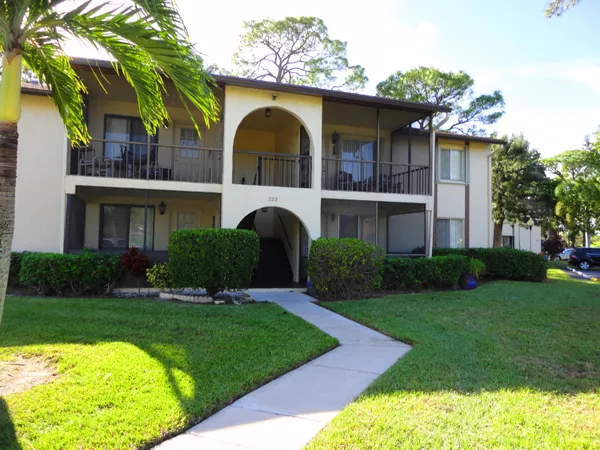 $1,325 | 322 Knotty Pine Circle, Unit D1, Greenacres, FL 33463